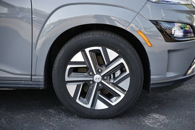 Used 2023 Hyundai Kona SE w/ Cargo Package FWD image 5