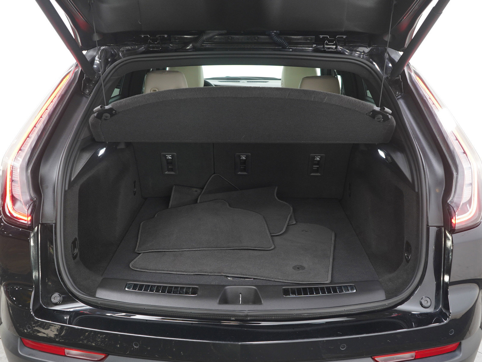 Used 2023 Cadillac XT4 Sport AWD/4WD image 9