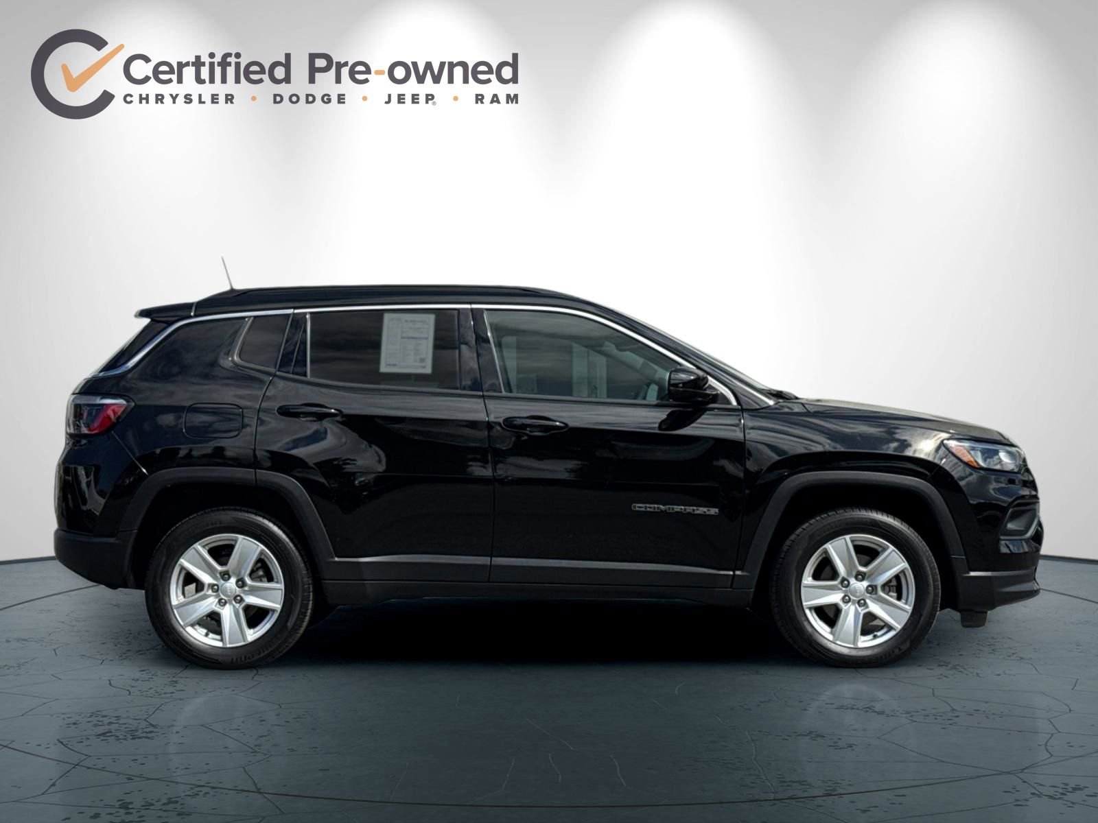 Certified 2022 Jeep Compass Latitude image 3