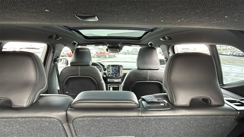 Used 2020 Volvo XC40 T5 R-Design w/ Protection Package Premier image 28