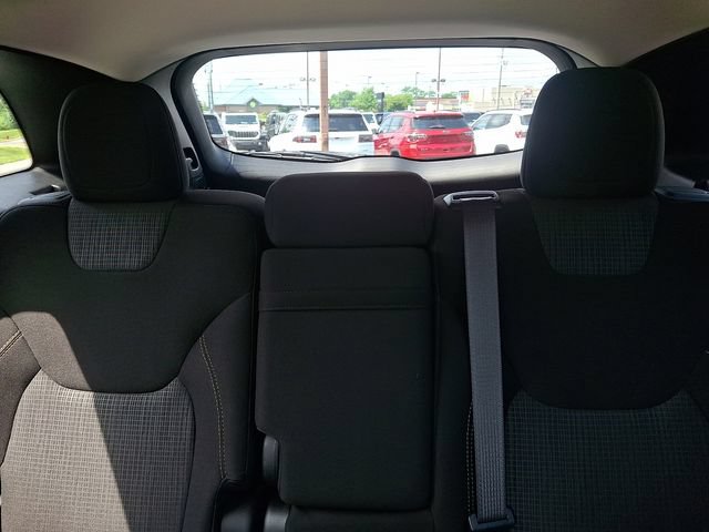 Used 2016 Jeep Cherokee Latitude w/ Safety/Convenience Group AWD/4WD image 19