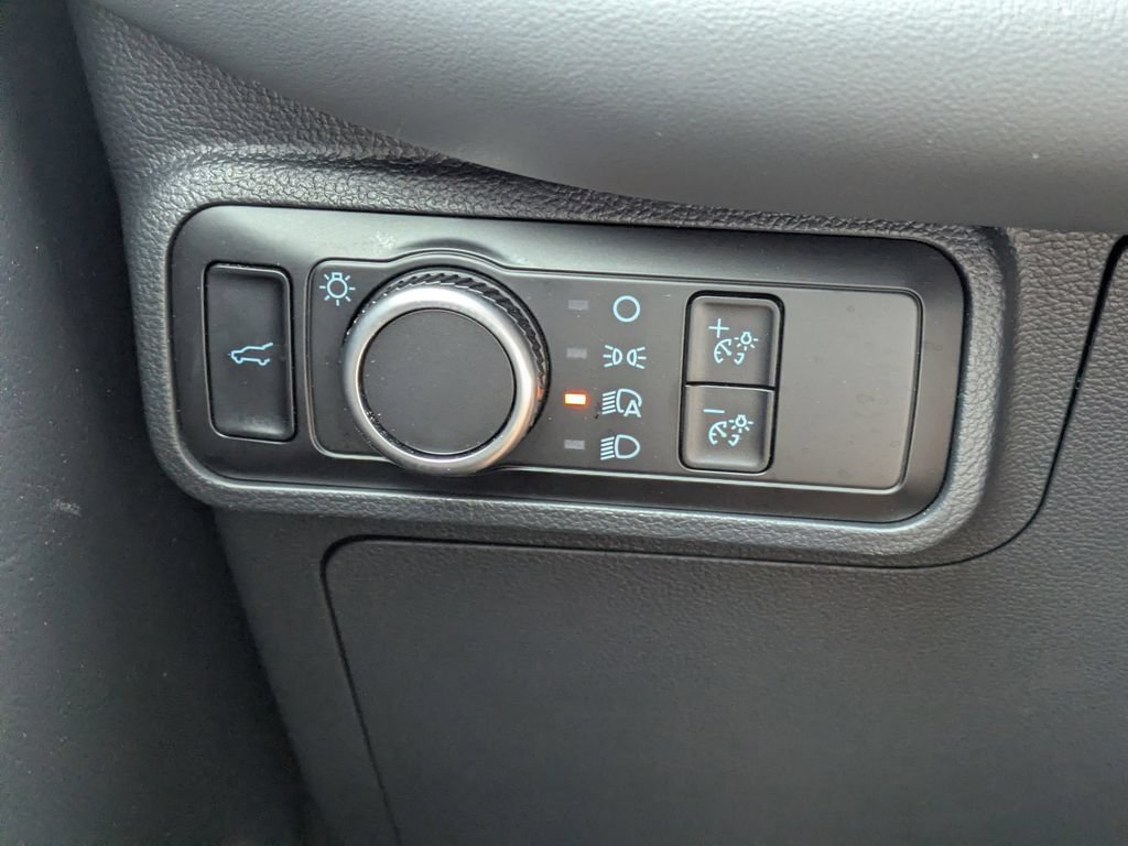 Used 2025 Ford Explorer Active RWD image 26