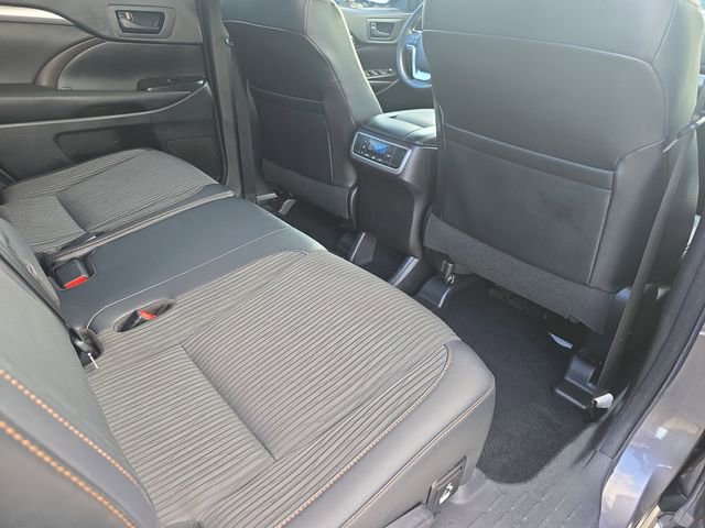 Used 2016 Toyota Highlander Plus image 11