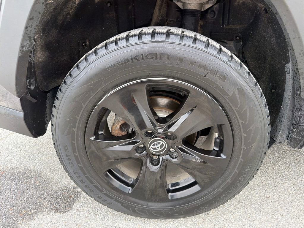 Used 2020 Toyota RAV4 XLE w/ Convenience Package AWD/4WD image 18