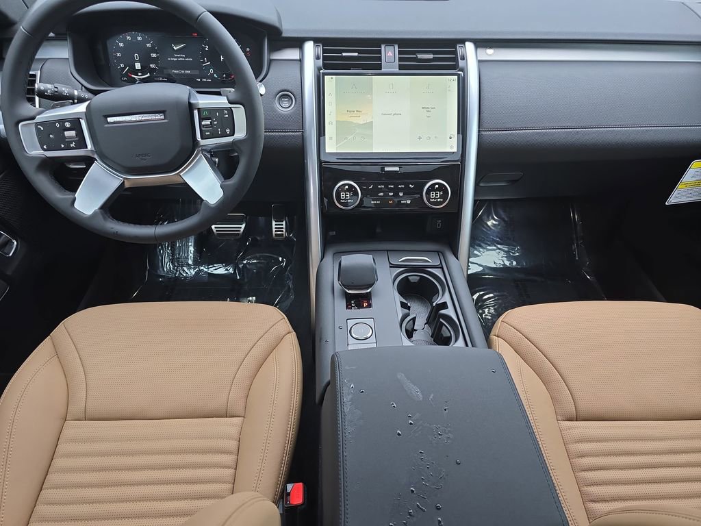 New 2026 Land Rover Discovery Dynamic SE image 9