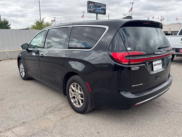 Used 2025 Chrysler Pacifica Select FWD image 4