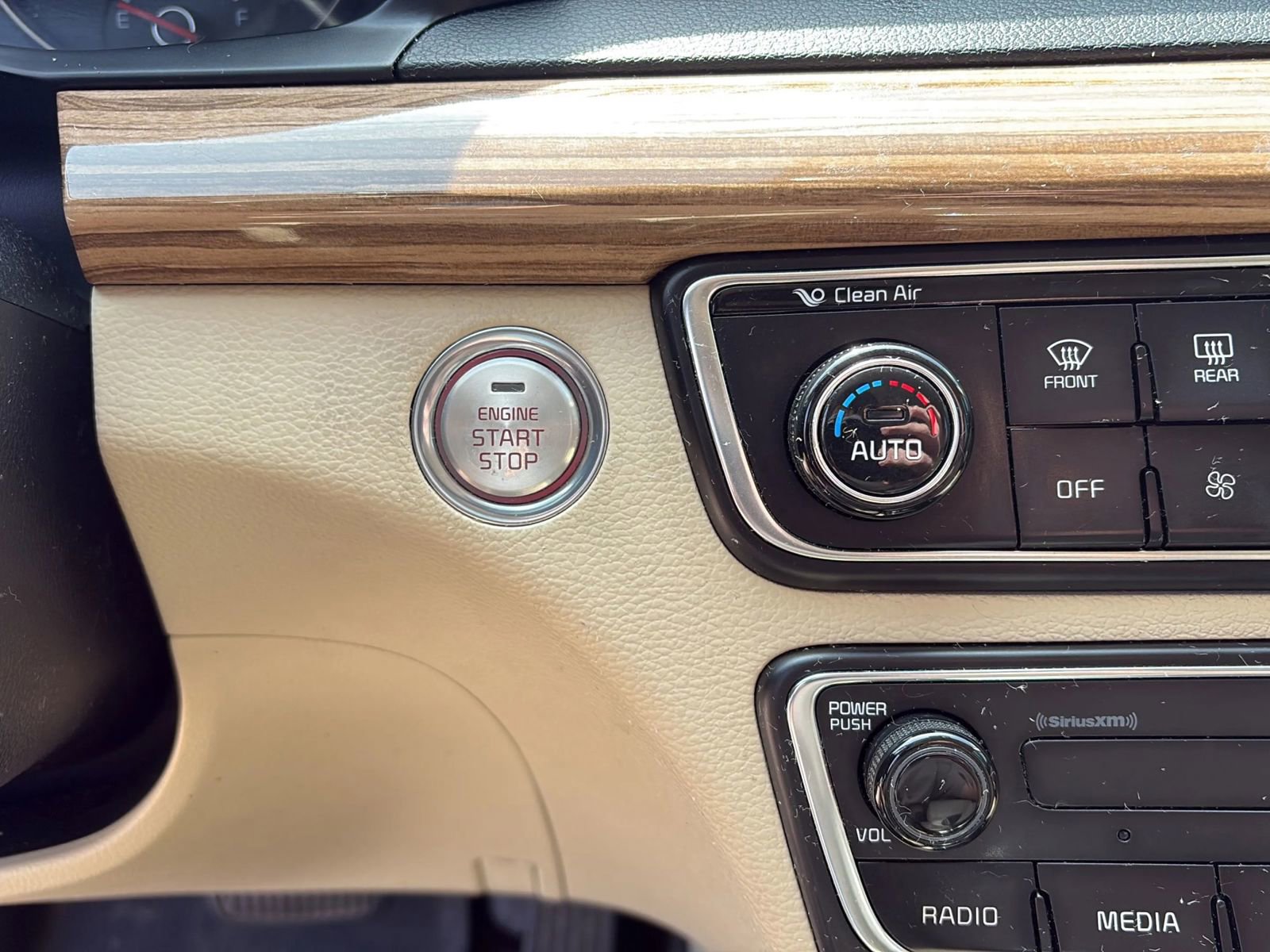 Used 2017 Kia Cadenza Premium FWD image 23