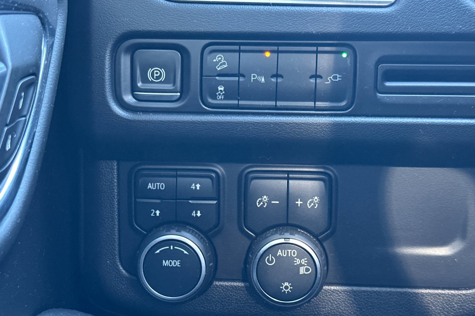 Used 2021 Chevrolet Tahoe Z71 w/ Rear Media and Nav Package image 38