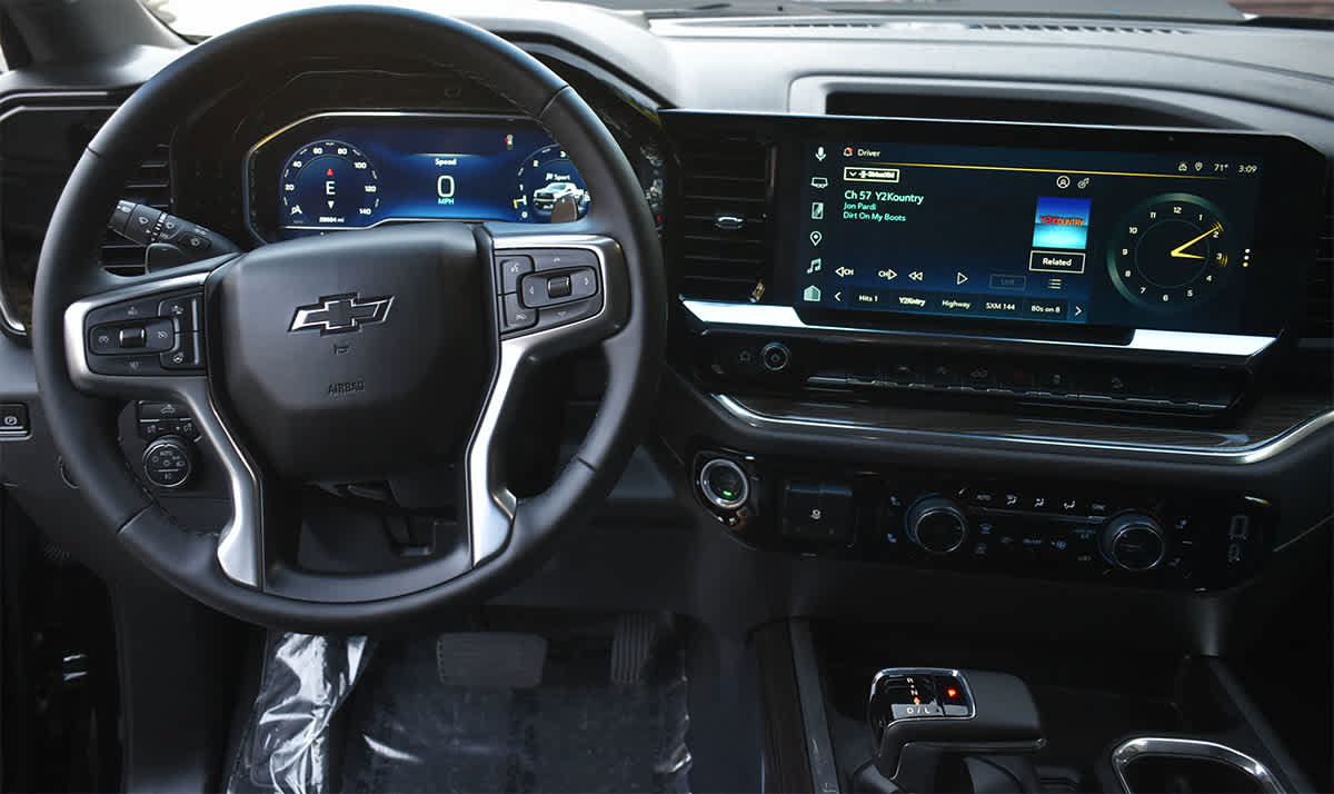 Used 2024 Chevrolet Silverado 1500 LT Trail Boss w/ Convenience Package II AWD/4WD image 12