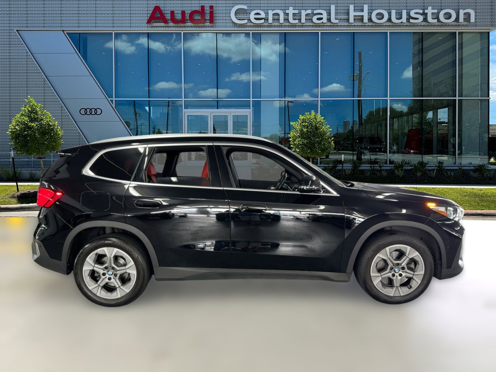 Used 2023 BMW X1 xDrive28i w/ Convenience Package image 8