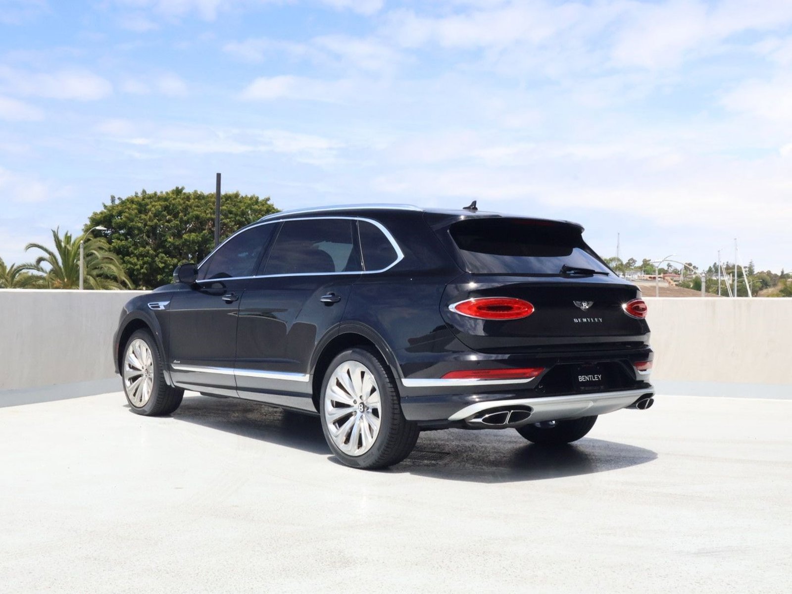 Certified 2023 Bentley Bentayga Extended Wheelbase AWD/4WD image 3