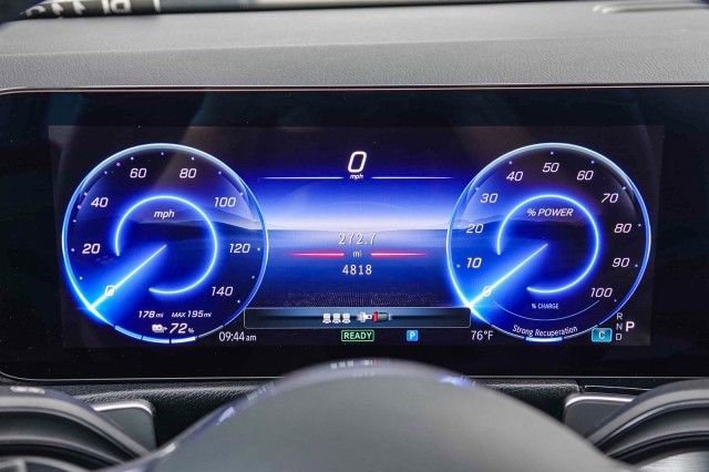 Used 2024 Mercedes-Benz EQB 300 4MATIC image 24