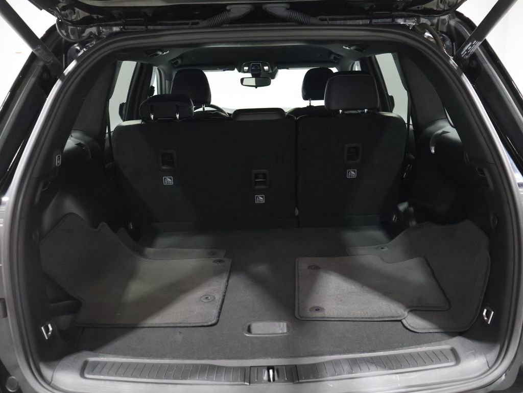 Used 2024 Jeep Grand Cherokee Limited image 17