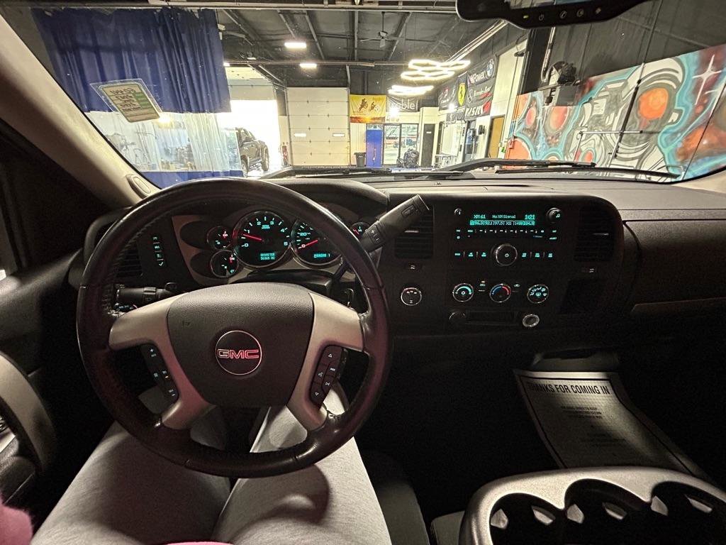 Used 2007 GMC Sierra 2500 SLE w/ Z71 Off-Road Package image 19