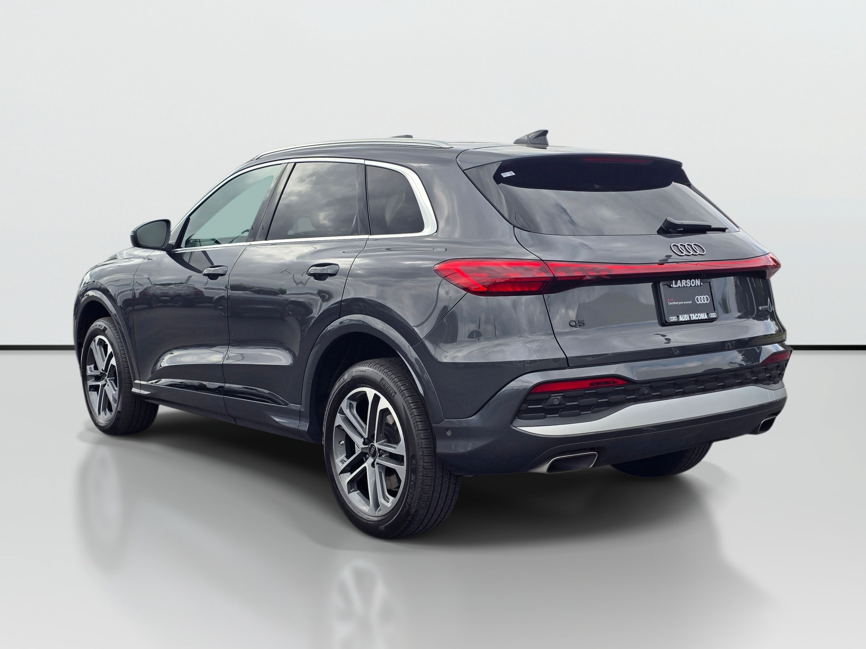 Certified 2025 Audi Q5 Premium AWD/4WD image 3