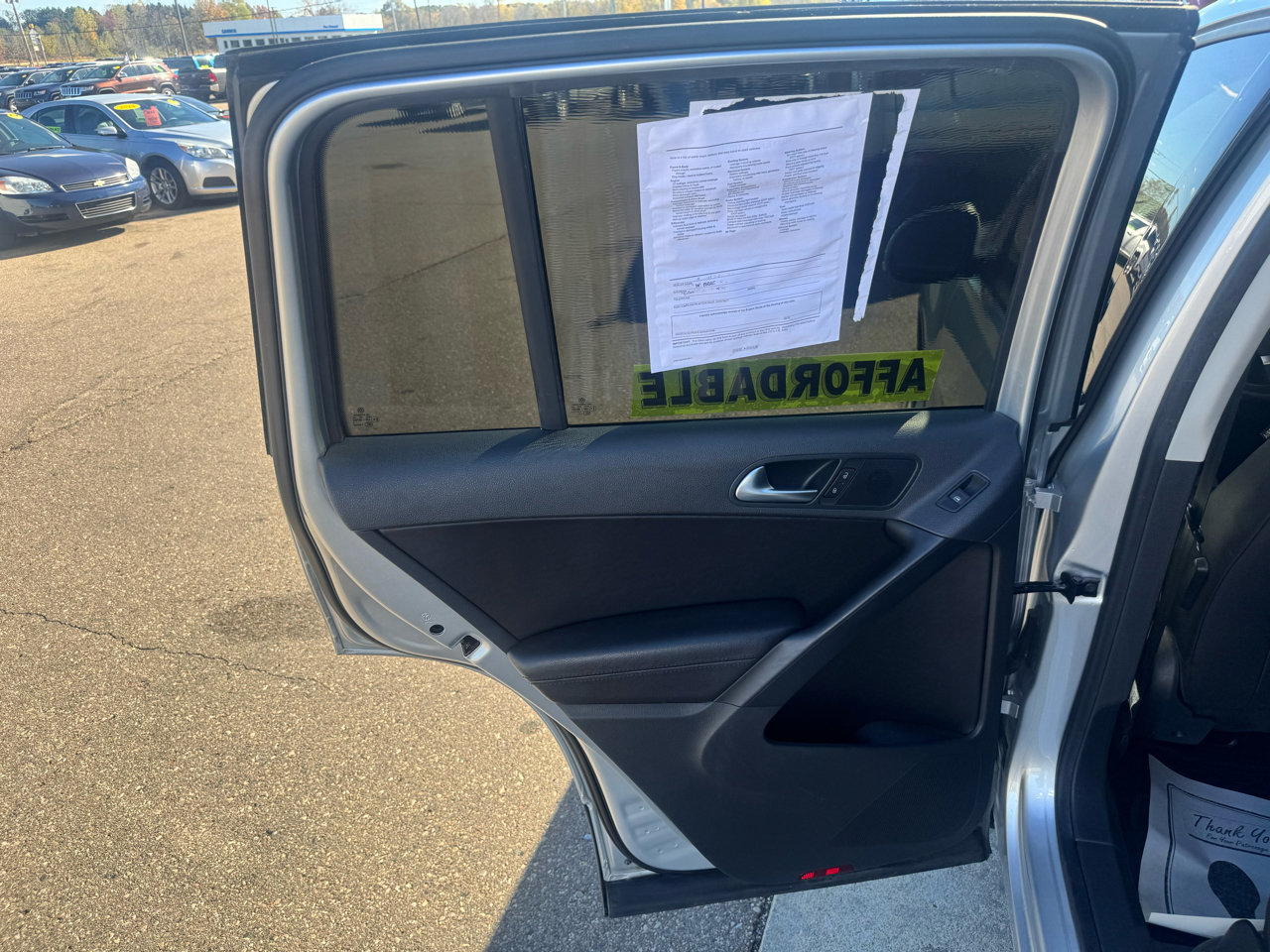 Used 2017 Volkswagen Tiguan S image 14