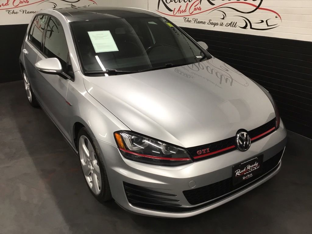 Used 2017 Volkswagen GTI SE image 2