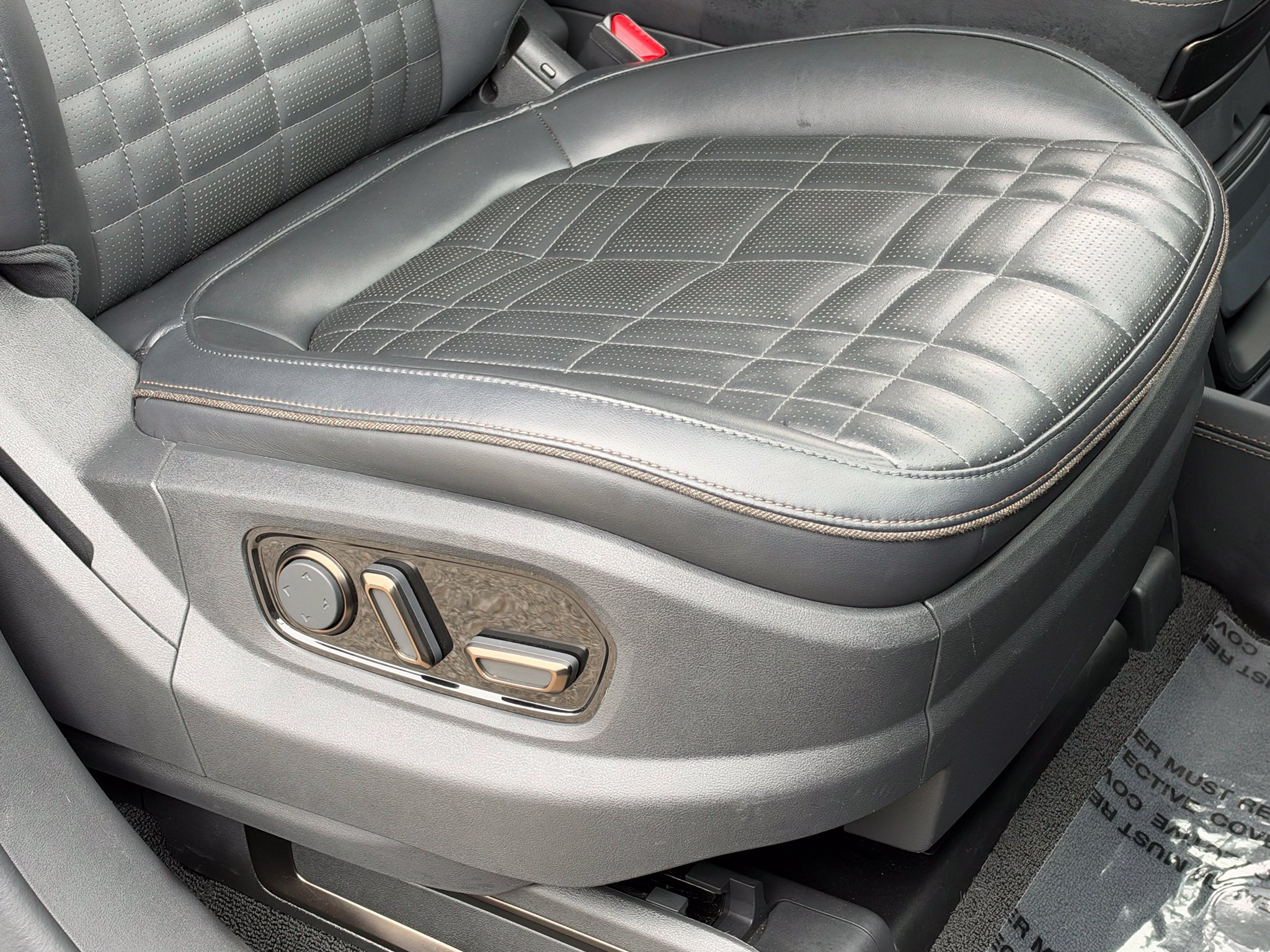 Used 2025 Rivian R1S Premium Dual AWD/4WD image 41