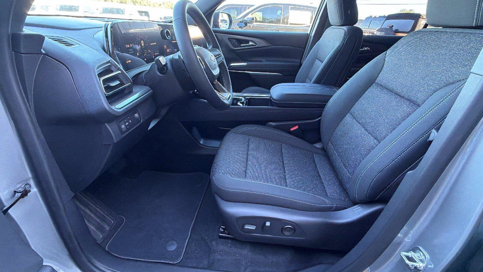 New 2027 Chevrolet Traverse LT FWD image 15