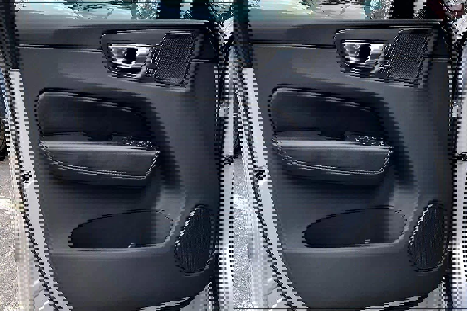 Certified 2023 Volvo XC60 B5 Plus w/ Climate Package image 21