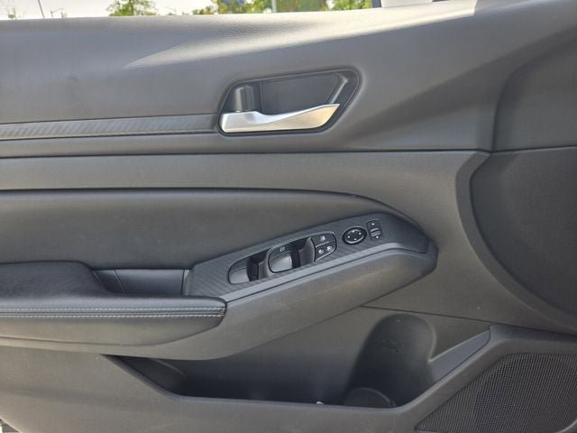 Used 2025 Nissan Altima 2.5 SV FWD image 27