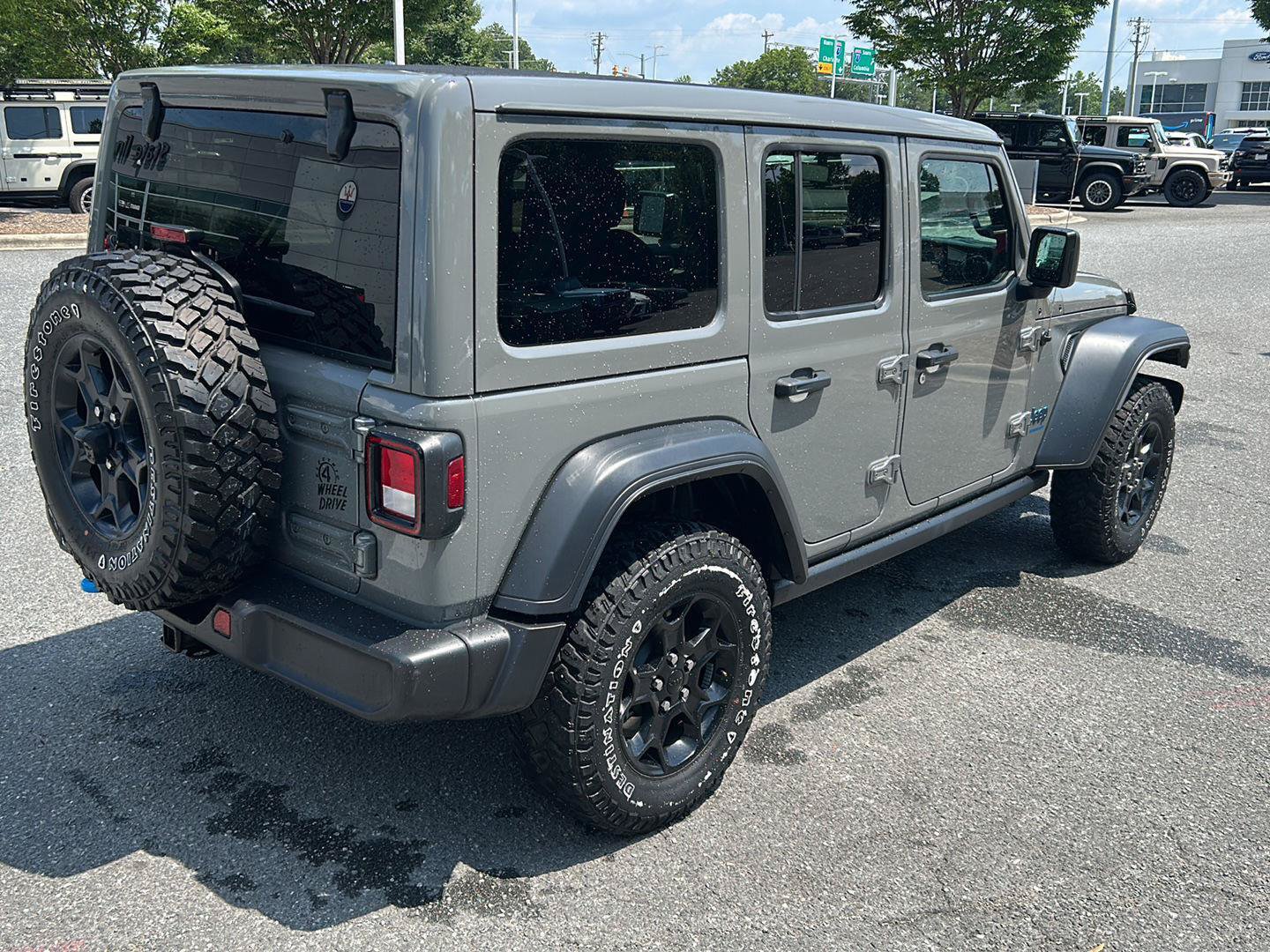 Used 2023 Jeep Wrangler Unlimited w/ Sun & Screen Package AWD/4WD image 5