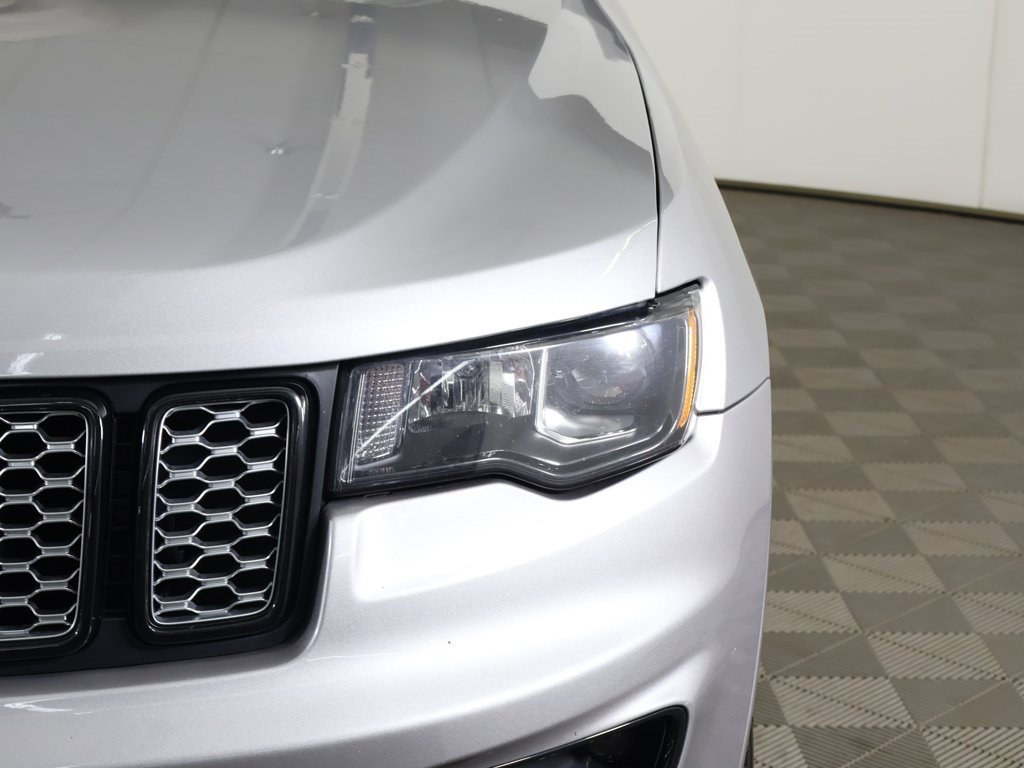 Used 2017 Jeep Grand Cherokee Altitude image 13