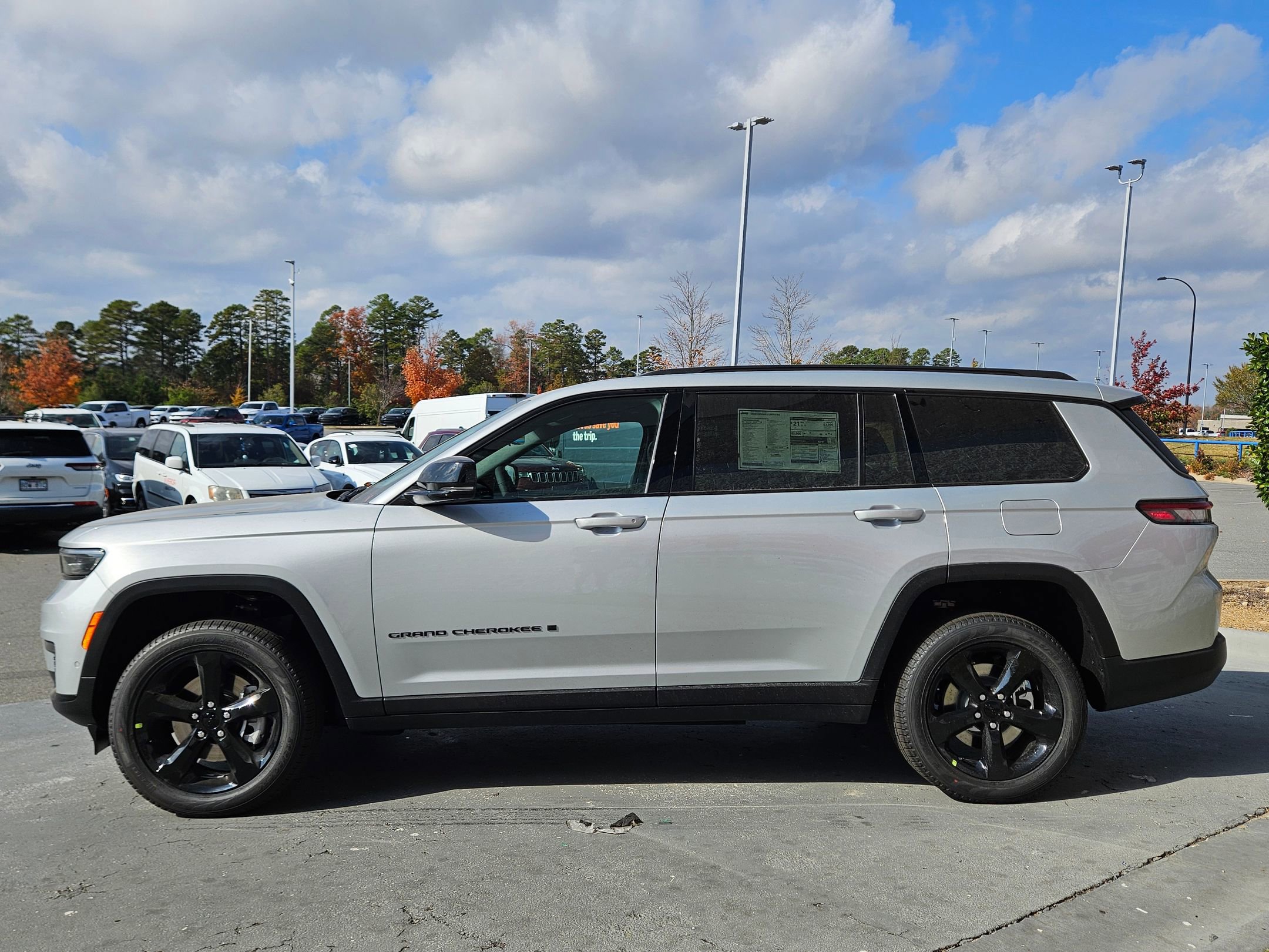 New 2025 Jeep Grand Cherokee L Limited w/ Luxury Tech Group II image 4