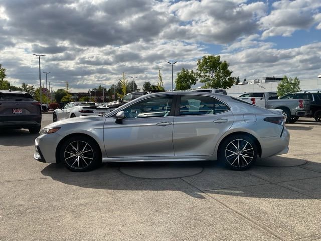 Used 2022 Toyota Camry SE image 4