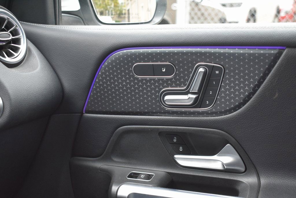 Used 2024 Mercedes-Benz GLB 250 image 19