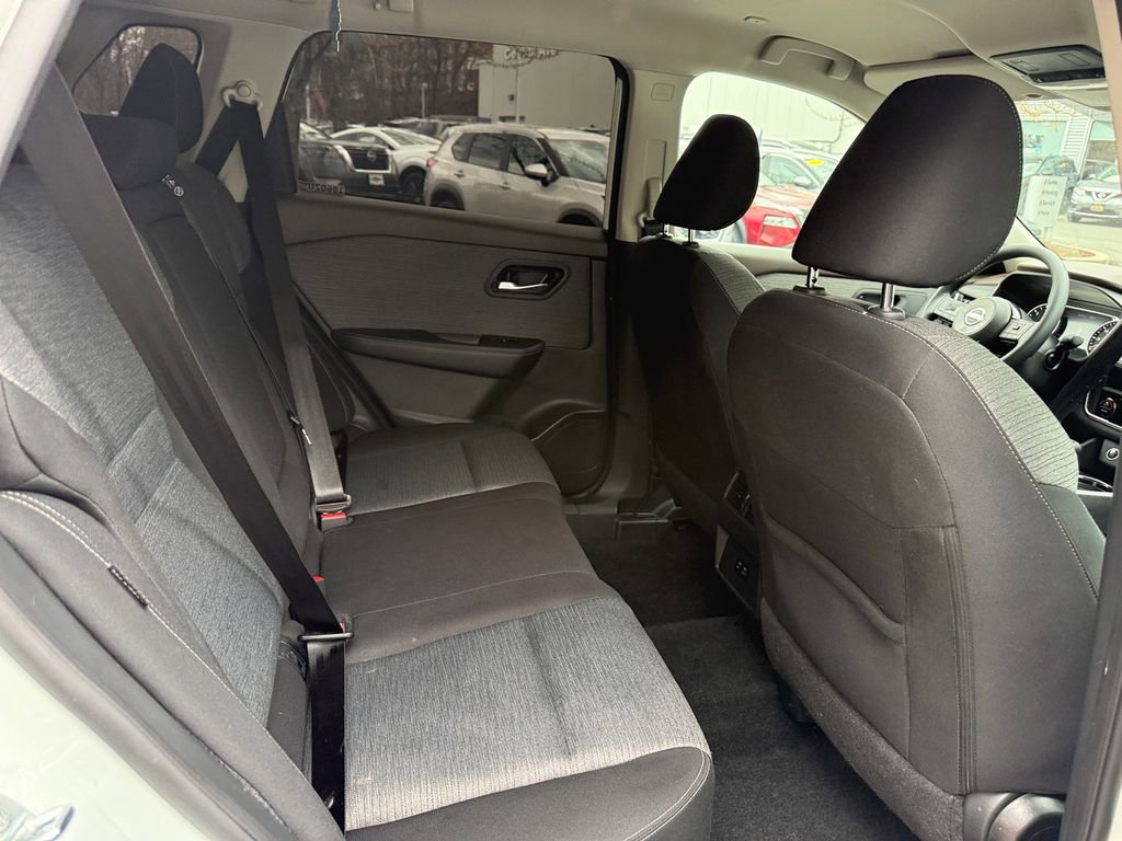 Used 2023 Nissan Rogue SV AWD/4WD image 29