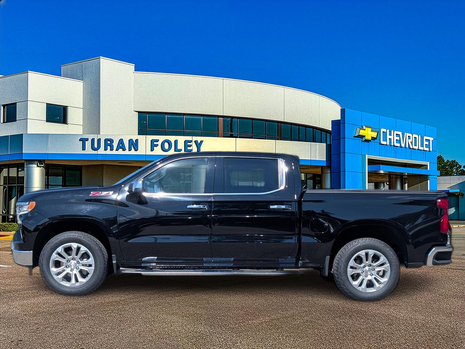 Used 2024 Chevrolet Silverado 1500 LTZ AWD/4WD image 2