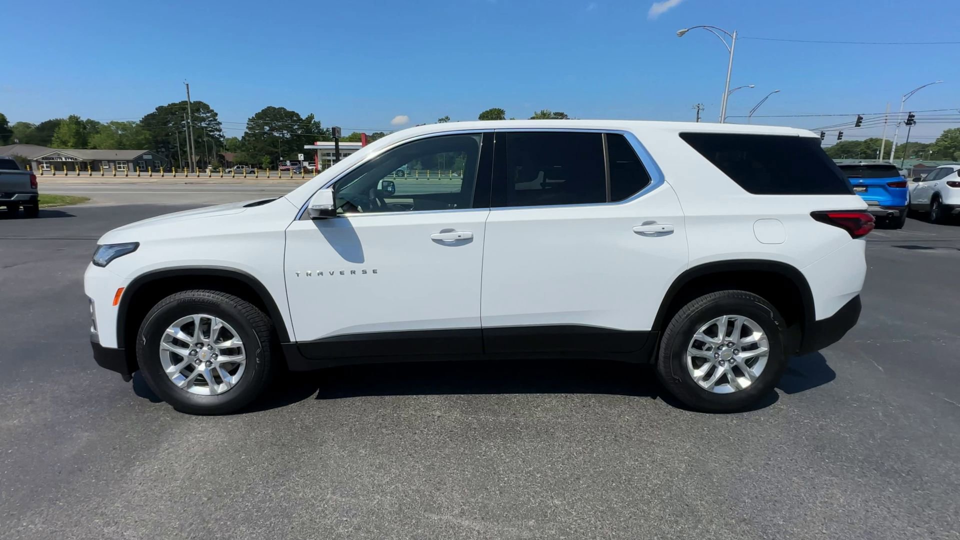 Certified 2024 Chevrolet Traverse LS w/ Safety Package FWD image 5