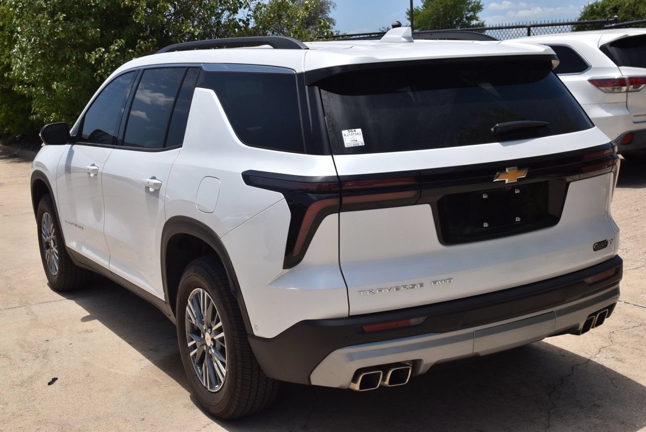 Used 2024 Chevrolet Traverse LT w/ Enhanced Driving Package AWD/4WD image 9