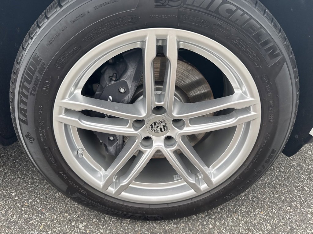 Used 2025 Porsche Macan image 11