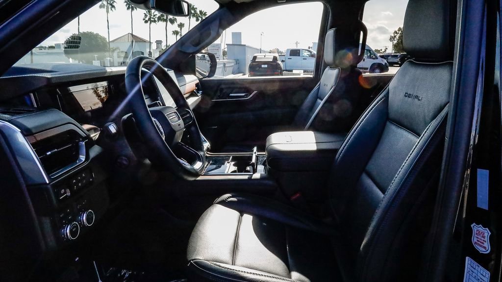 Used 2025 GMC Yukon Denali AWD/4WD image 20