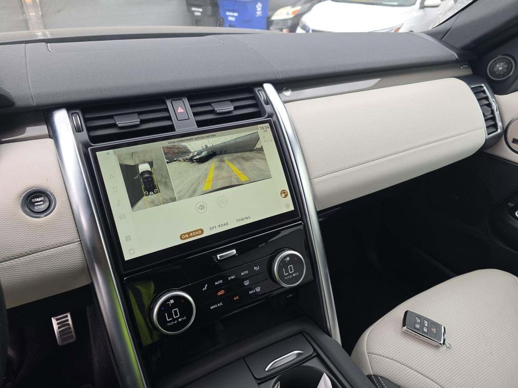 Used 2023 Land Rover Discovery Metropolitan Edition AWD/4WD image 6