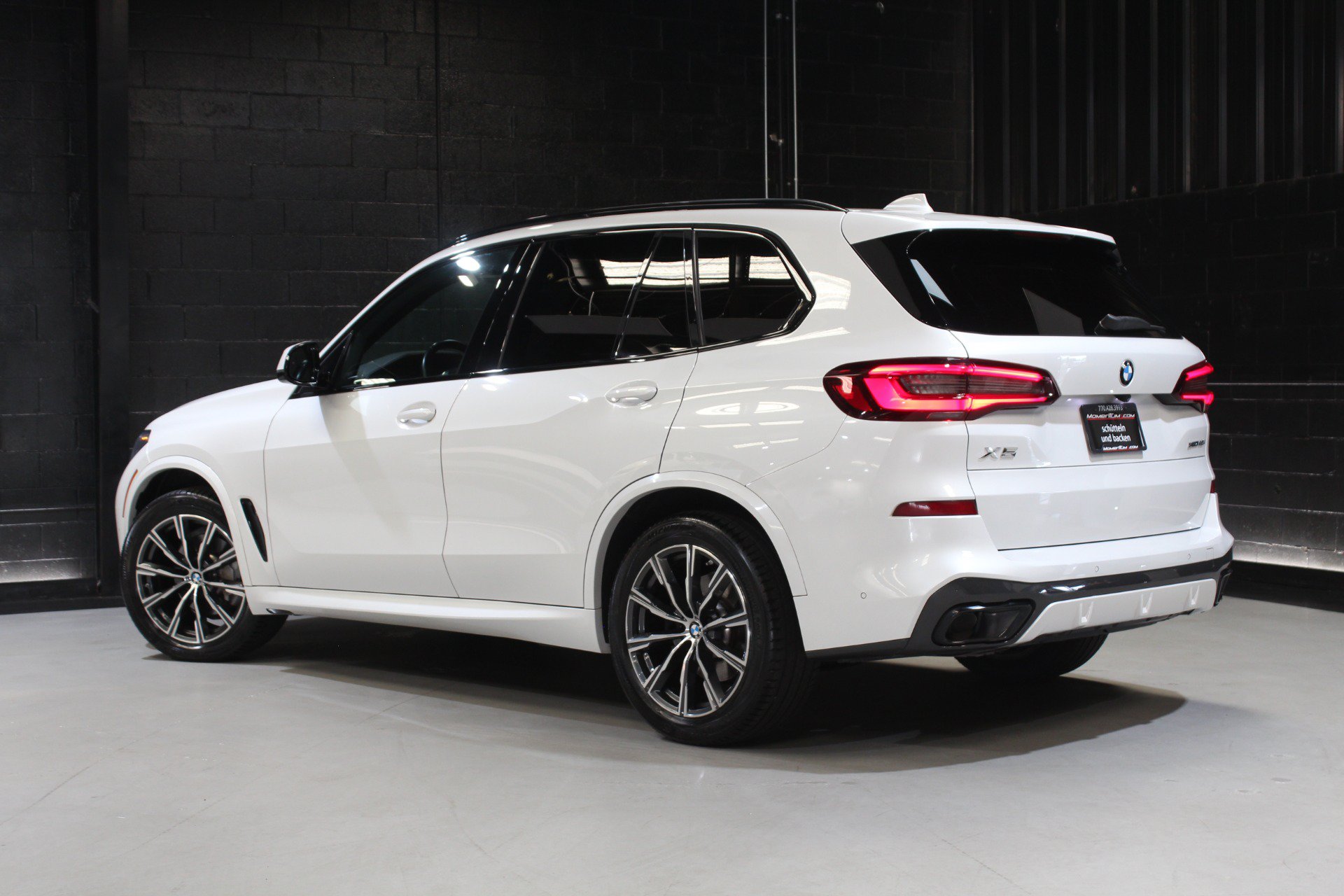 Used 2021 BMW X5 xDrive40i w/ M Sport Package AWD/4WD image 12
