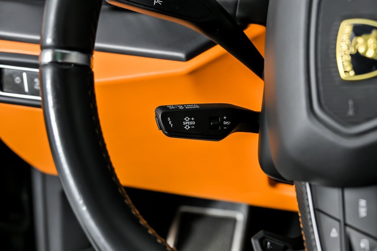 Used 2022 Lamborghini Urus AWD/4WD image 32