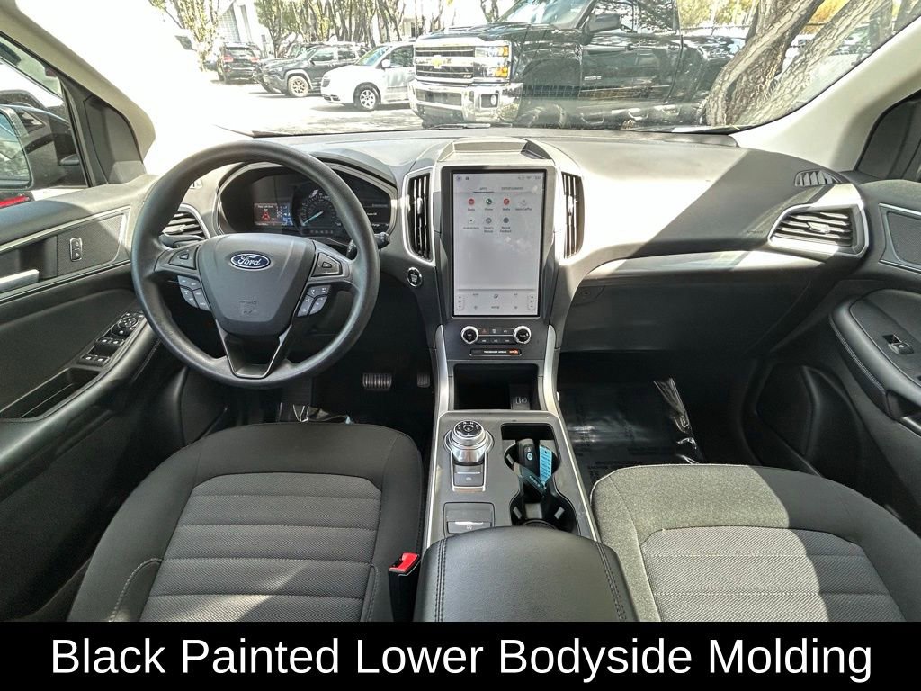 Used 2024 Ford Edge SE w/ Black Appearance Package image 10