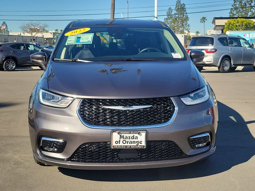 Used 2022 Chrysler Pacifica Touring-L w/ Uconnect Theater Family Group image 33