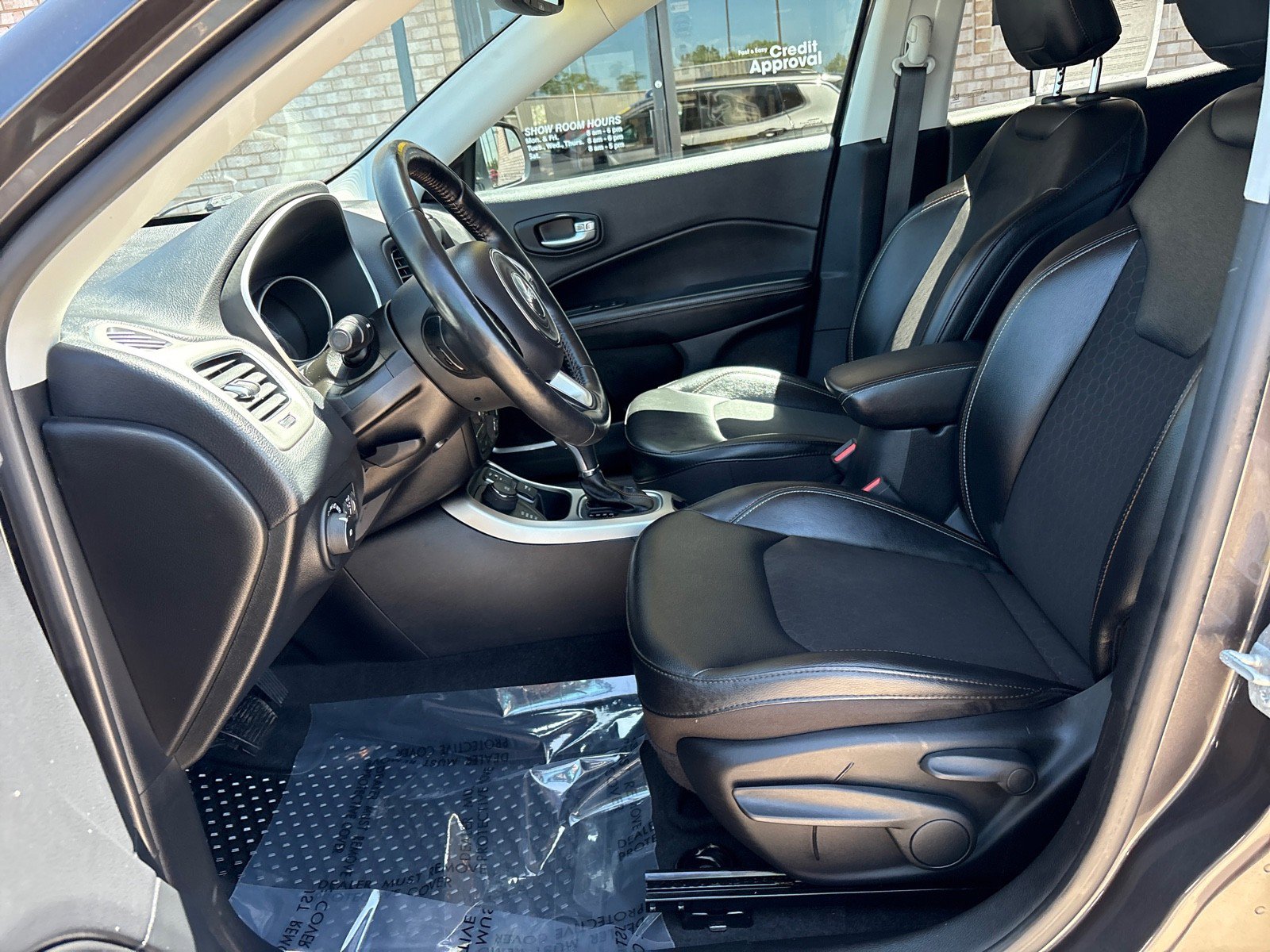 Used 2020 Jeep Compass Latitude image 3