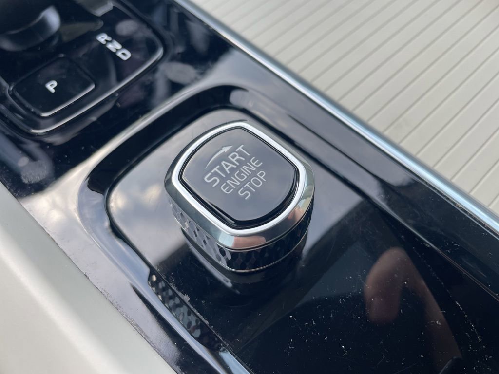 Certified 2024 Volvo XC60 B5 Core w/ Climate Package image 33