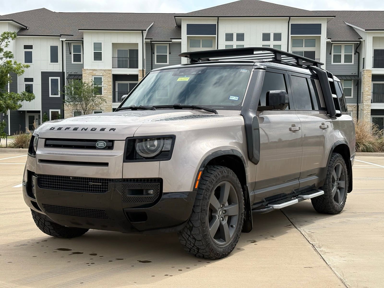 Used 2023 Land Rover Defender 130 X-Dynamic SE AWD/4WD image 3