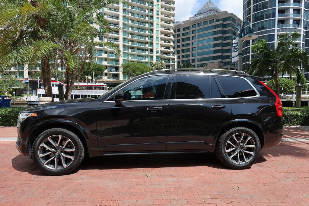 Used 2018 Volvo XC90 T6 Momentum w/ Convenience Package AWD/4WD image 14