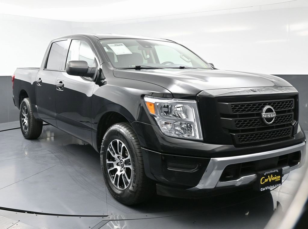 Used 2023 Nissan Titan SV image 3