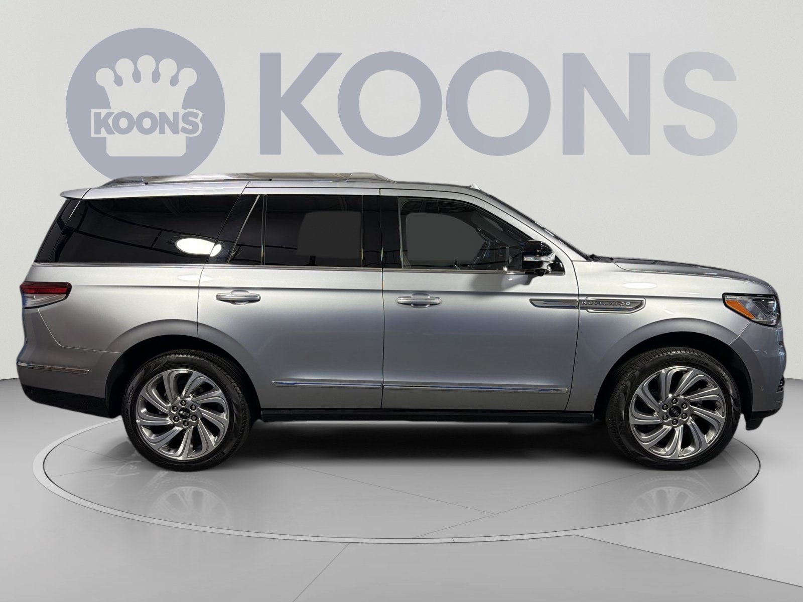Used 2024 Lincoln Navigator Reserve AWD/4WD image 8