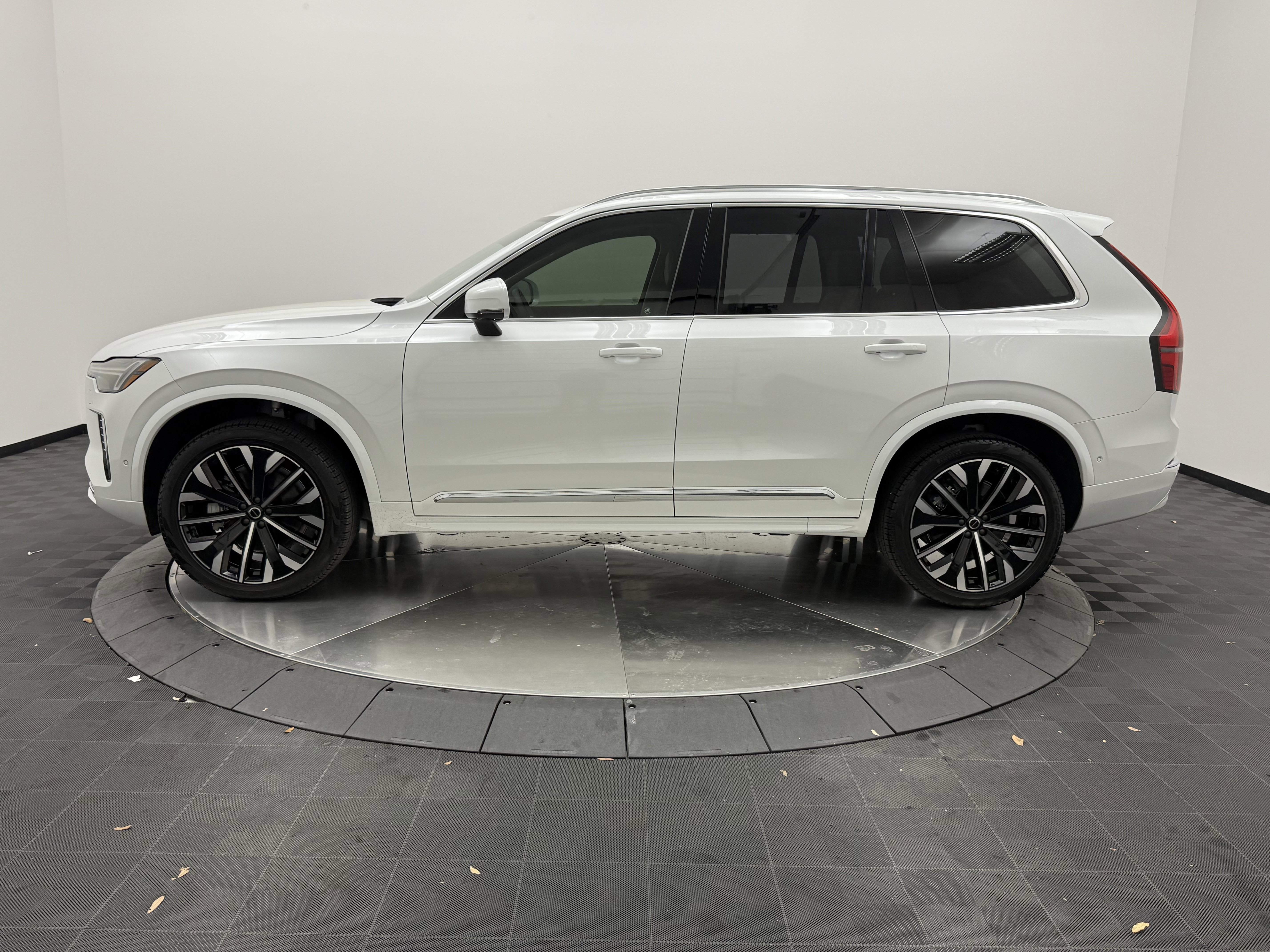 Used 2026 Volvo XC90 B6 Ultra w/ Protection Package image 5