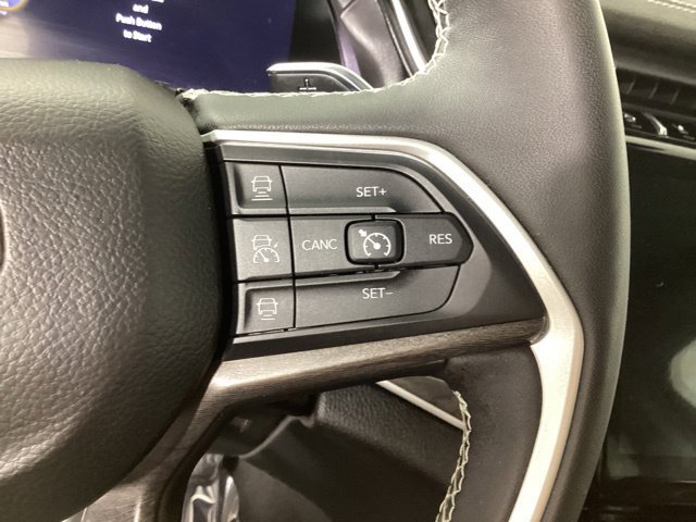 Used 2023 Jeep Grand Cherokee L Limited w/ Luxury Tech Group II AWD/4WD image 15