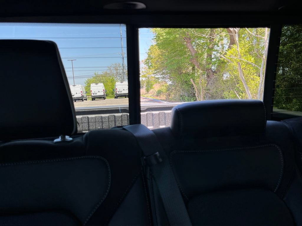 New 2026 RAM 1500 Laramie AWD/4WD image 39